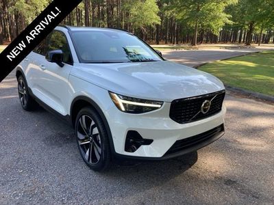 2025 Volvo XC40 - YV4L12UM5S2596309