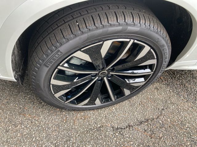 2025 Volvo XC90 Plug-In Hybrid 2025.5 T8 AWD Plus 7-Seater - 22852770 - 8