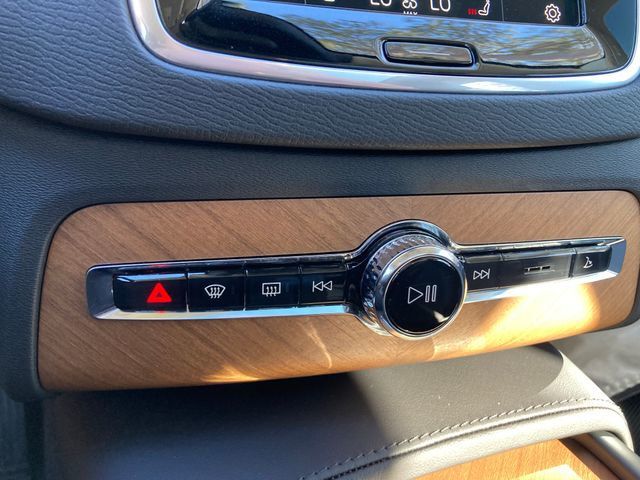 2025 Volvo XC90 Plug-In Hybrid T8 AWD Core 7-Seater - 22792213 - 30