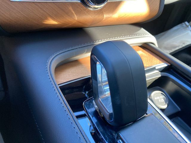 2025 Volvo XC90 Plug-In Hybrid T8 AWD Core 7-Seater - 22792213 - 31