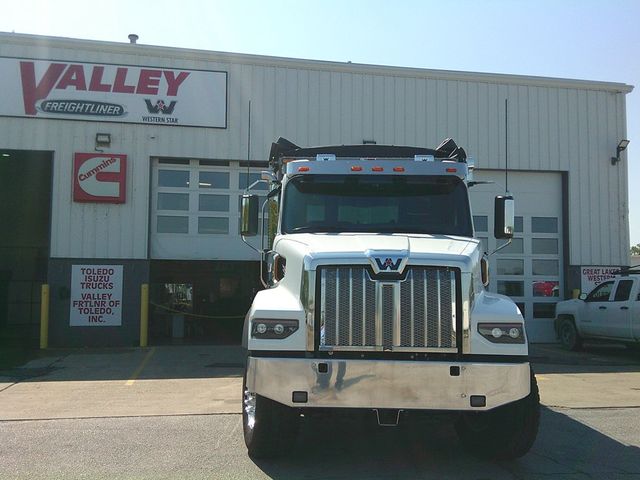 2025 Western Star 47X 2025 WESTERN STAR 47X DUMP TRUCK - 22920082 - 1