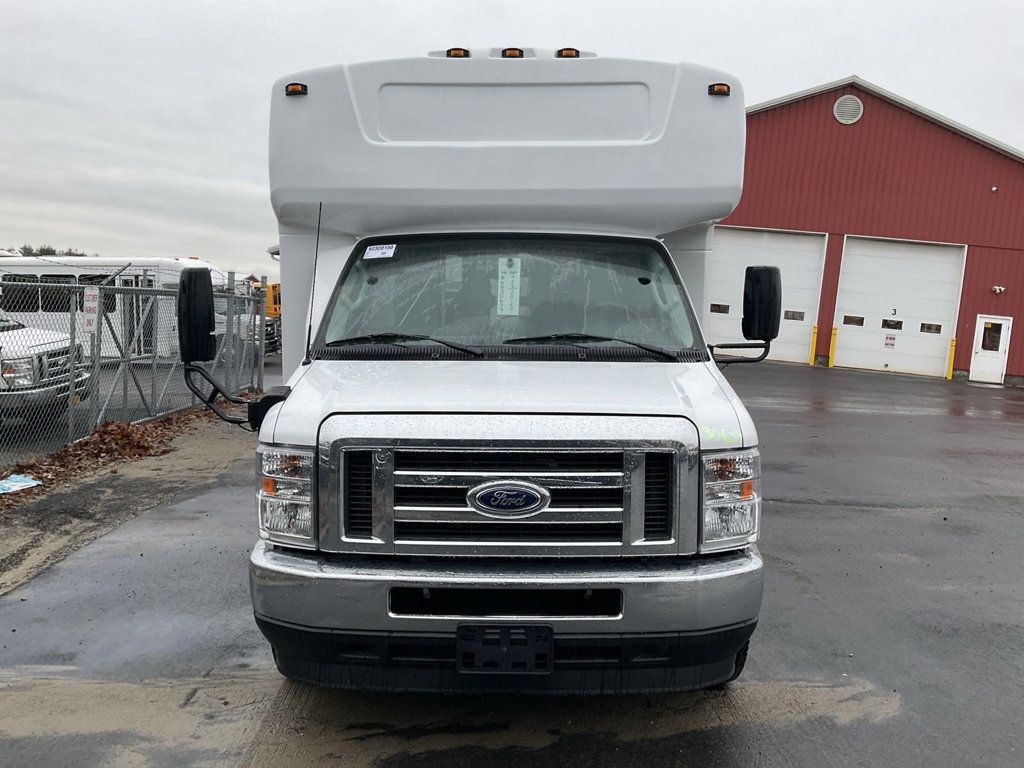 2026 Ford HLE HLE COACH - 22295999 - 0