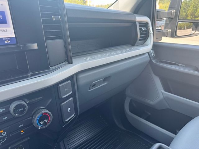 2026 Ford Super Duty F-350 DRW Cab-Chassis  - 22910282 - 32