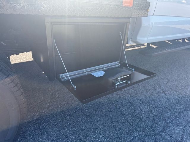 2026 Ford Super Duty F-350 DRW Cab-Chassis XL 4WD Crew Cab 179" WB 60" CA - 22918686 - 9
