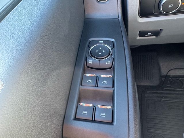 2026 Ford Super Duty F-350 DRW Cab-Chassis XL 4WD Crew Cab 179" WB 60" CA - 22918686 - 22