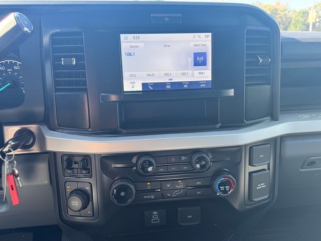 2026 Ford Super Duty F-350 DRW Cab-Chassis XL 4WD Crew Cab 179" WB 60" CA - 22918686 - 24