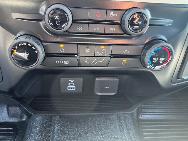 2026 Ford Super Duty F-350 DRW Cab-Chassis XL 4WD Crew Cab 179" WB 60" CA - 22918686 - 28