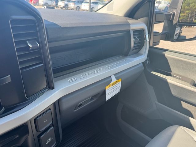 2026 Ford Super Duty F-350 DRW Cab-Chassis XL 4WD Crew Cab 179" WB 60" CA - 22918686 - 30