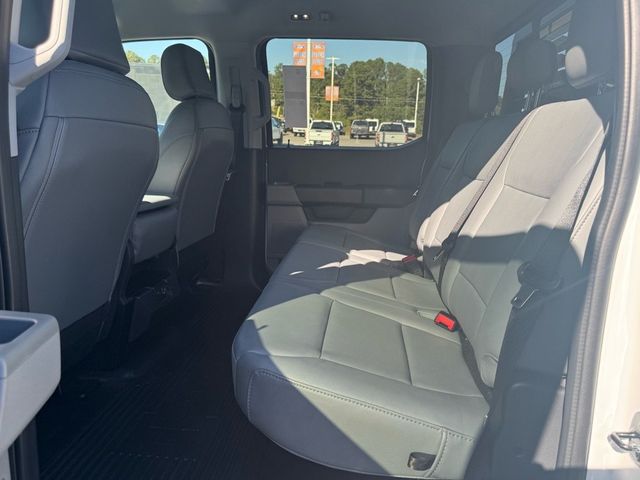 2026 Ford Super Duty F-350 DRW Cab-Chassis XL 4WD Crew Cab 179" WB 60" CA - 22918686 - 33