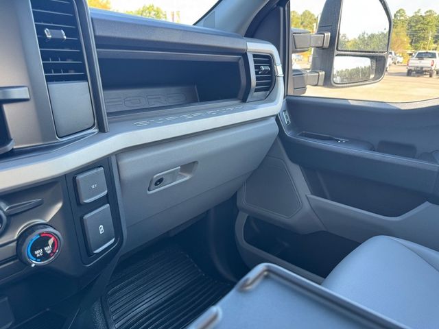 2026 Ford Super Duty F-350 DRW Cab-Chassis XL 4WD Crew Cab 179" WB 60" CA - 22920185 - 32