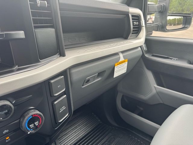 2026 Ford Super Duty F-450 DRW Cab-Chassis XL - 22918706 - 27