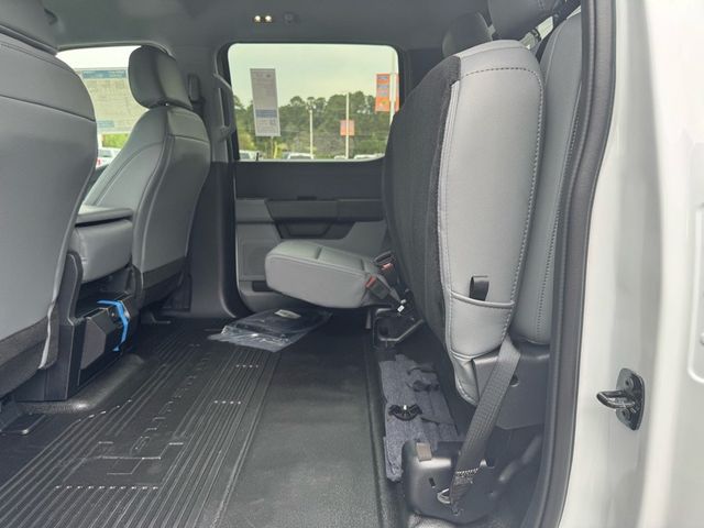 2026 Ford Super Duty F-450 DRW Cab-Chassis XL - 22918706 - 31