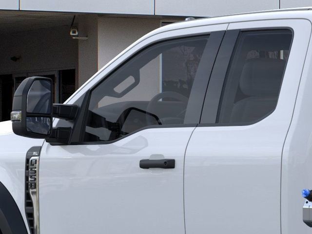 2026 Ford Super Duty F-550 DRW XL - 22931072 - 19