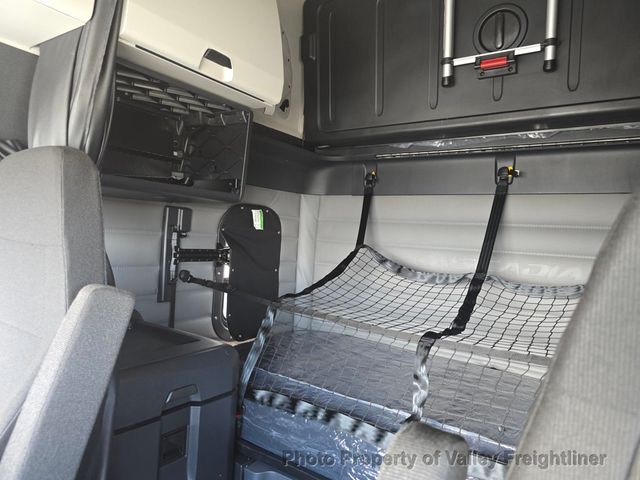 2026 Freightliner Cascadia 126SLP  - 22913025 - 10