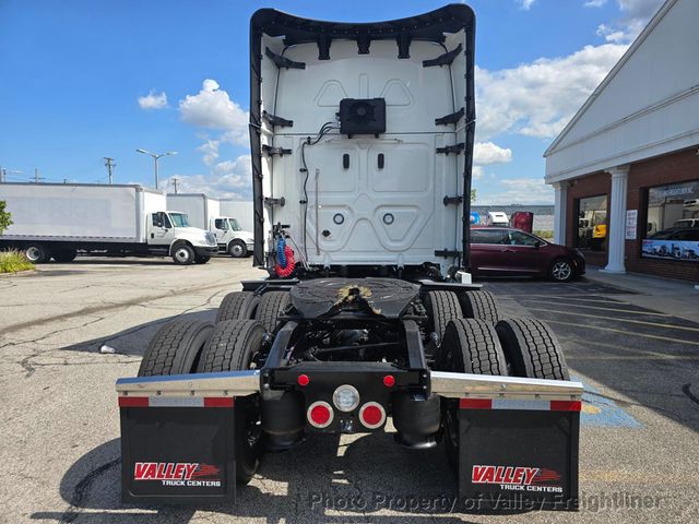 2026 Freightliner Cascadia 126SLP  - 22913025 - 3