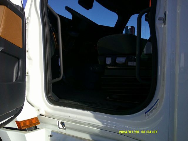 2026 Freightliner Cascadia 126SLP Drivers Lounge Sleeper! Financing Options Available! - 22836254 - 7