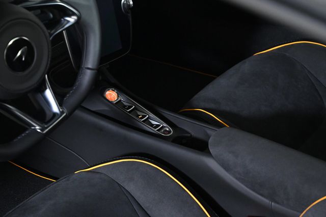 2026 McLaren Artura  - 22913477 - 17