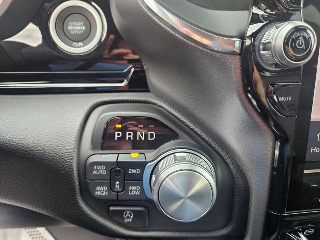 2026 Ram 1500 Laramie 4x4 Crew Cab 5'7" Box - 22903781 - 32