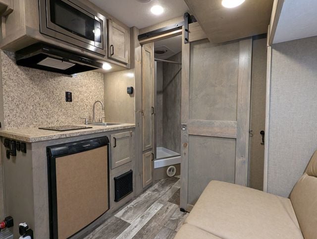 2026 Shadow 2 Horse Slant 9' Living Quarters w/ Slide  - 22938818 - 9