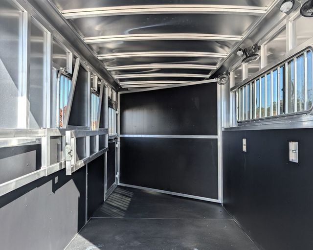 2026 Shadow 3 Horse Slant with Drop Feed Windows  - 22936760 - 7