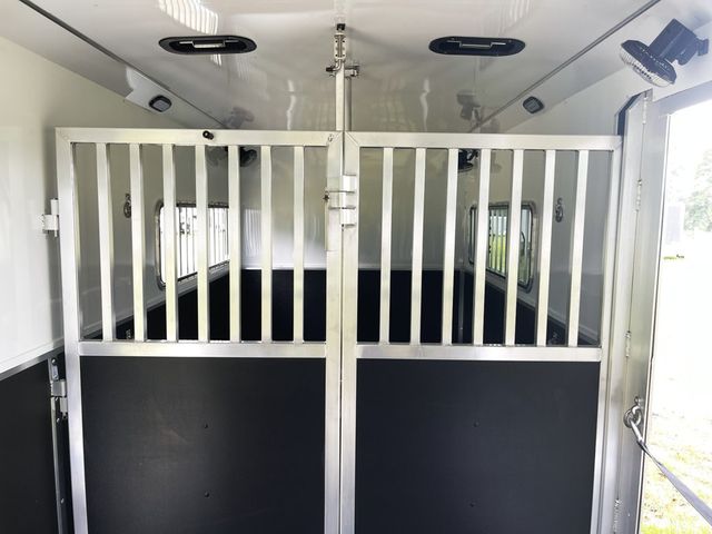 2026 Shadow 4 Horse Head to Head DRAFT w Box Stall & King Tack  - 22904136 - 12