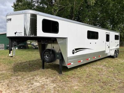 2026 Shadow 4 Horse Head to Head with Box Stall and King Tack