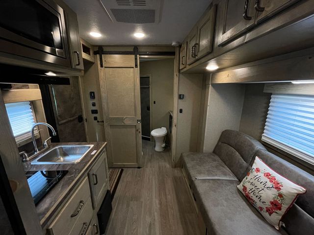 2026 Shadow 4 Horse Slant 10'6 Living Quarters with Slide  - 22899958 - 14