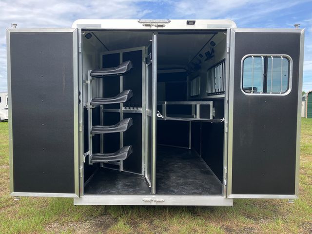 2026 Shadow 4 Horse Slant 10'6 Living Quarters with Slide  - 22899958 - 3