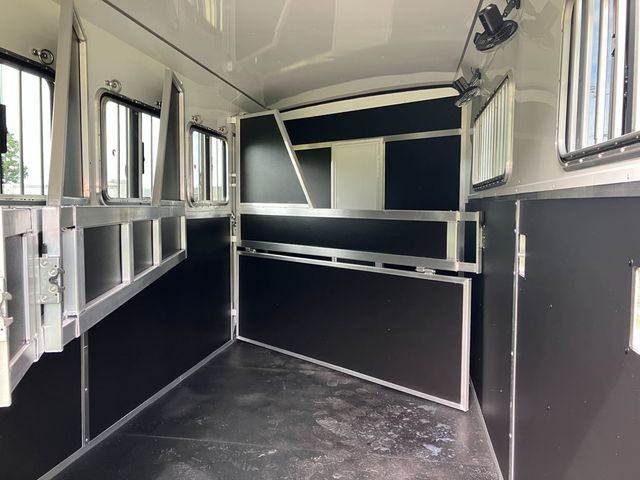 2026 Shadow 4 Horse Slant 10'6 Living Quarters with Slide  - 22899958 - 8