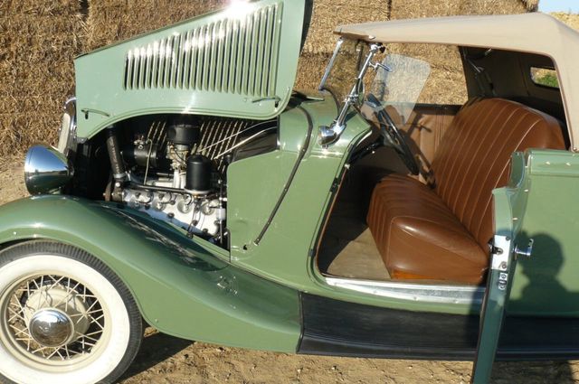 1934 Ford V8 Roadster For Sale - 21978080 - 7