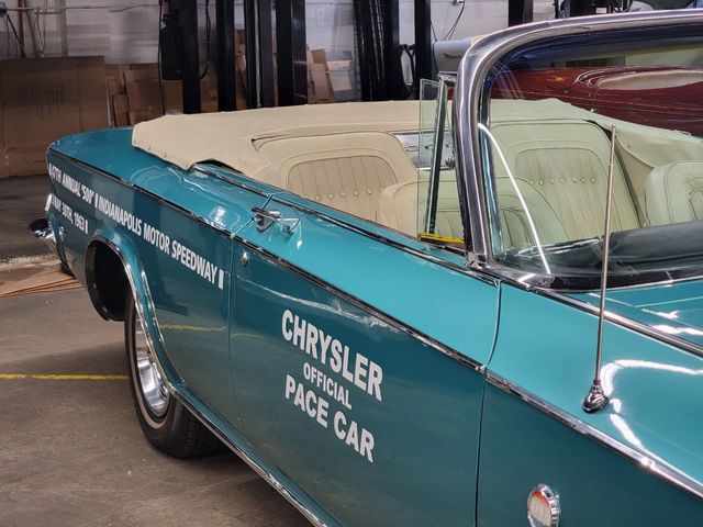 1963 Chrysler 300 Pace Car - 21354369 - 22
