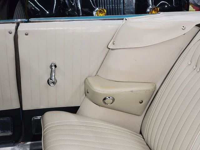 1963 Chrysler 300 Pace Car - 21354369 - 57