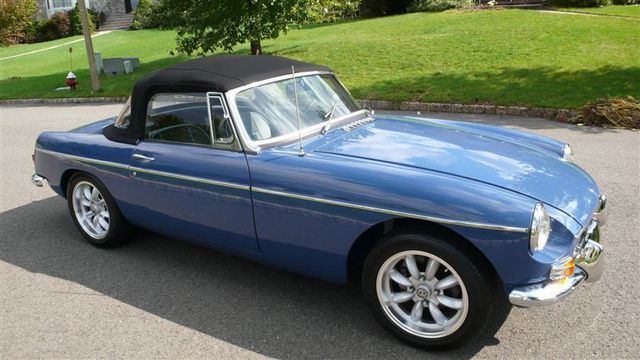 1968 MG MGB RESTORED SHOW CAR - 7795495 - 12