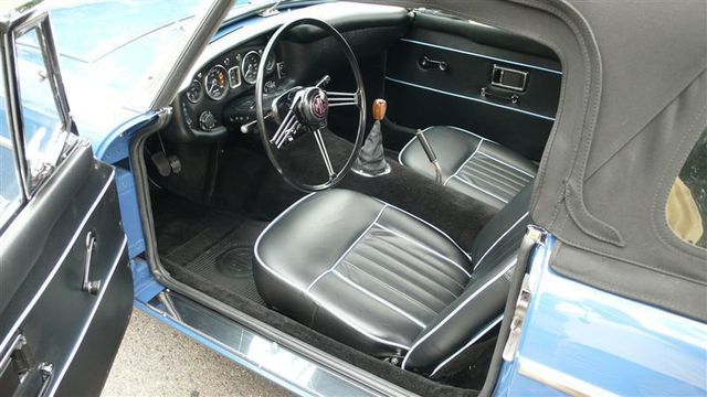 1968 MG MGB RESTORED SHOW CAR - 7795495 - 15