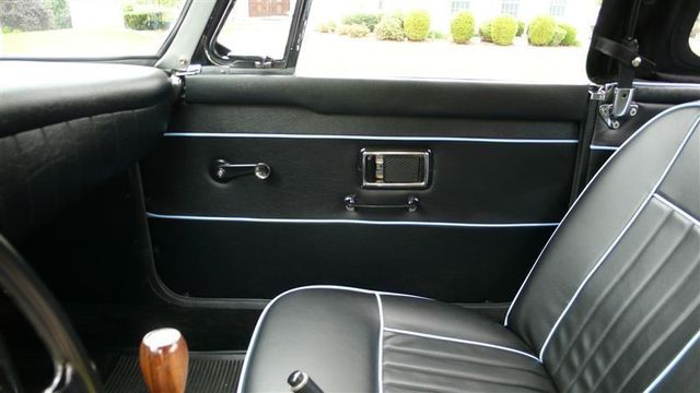1968 MG MGB RESTORED SHOW CAR - 7795495 - 18