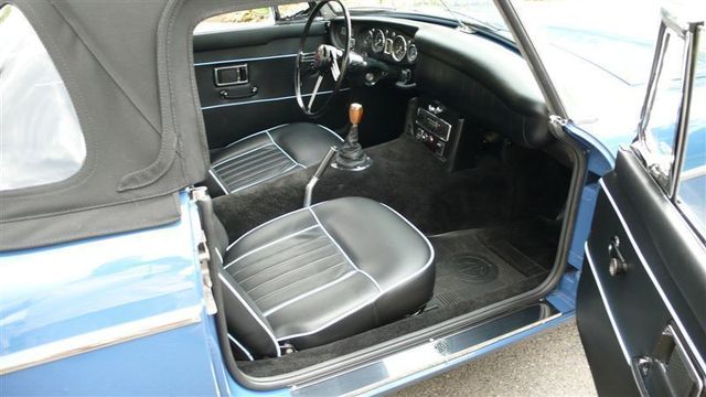 1968 MG MGB RESTORED SHOW CAR - 7795495 - 21