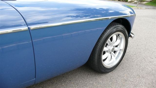 1968 MG MGB RESTORED SHOW CAR - 7795495 - 30