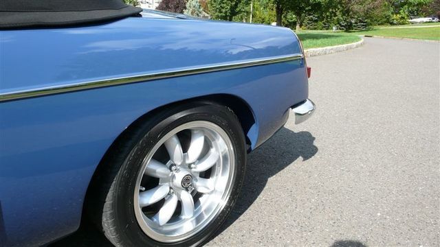 1968 MG MGB RESTORED SHOW CAR - 7795495 - 44