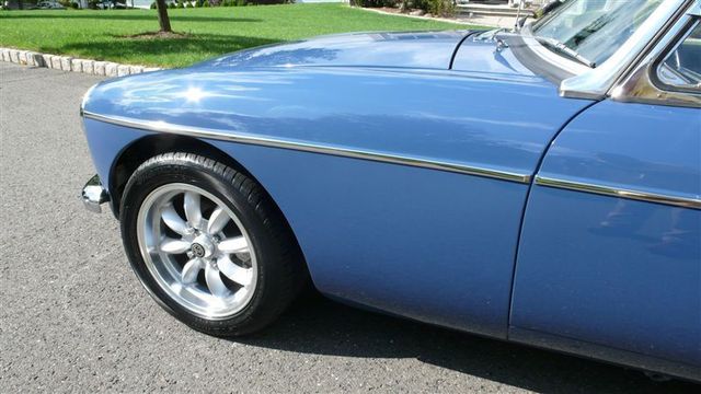 1968 MG MGB RESTORED SHOW CAR - 7795495 - 50