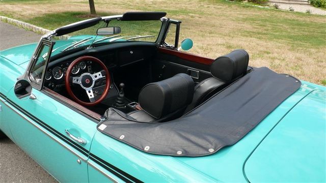 1972 MG MGB SHOW CAR - 9088983 - 25