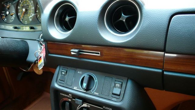 1978 Mercedes-Benz 240D STUNNING - 8893738 - 56
