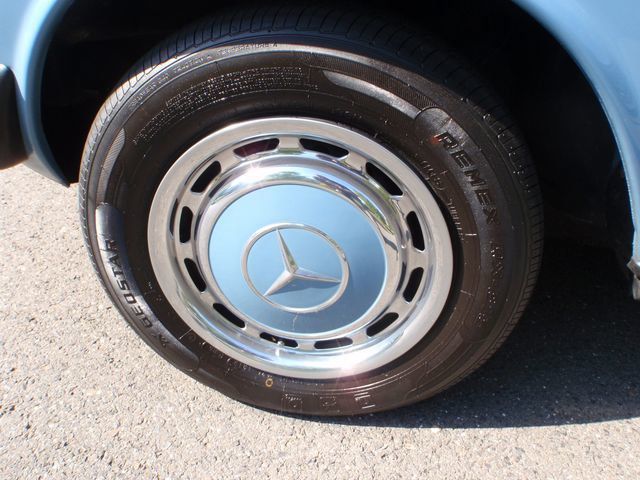 1982 Mercedes-Benz 240 Base Trim - 6202860 - 11