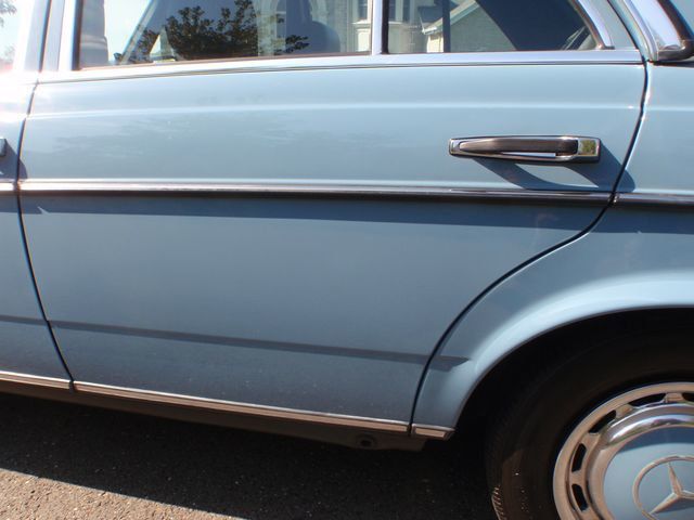 1982 Mercedes-Benz 240 Base Trim - 6202860 - 16