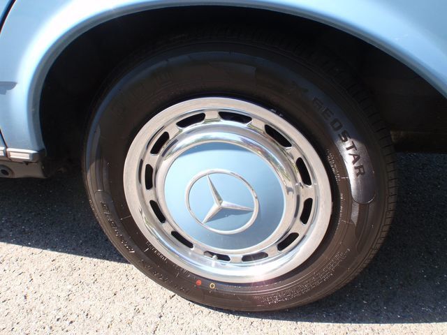 1982 Mercedes-Benz 240 Base Trim - 6202860 - 18