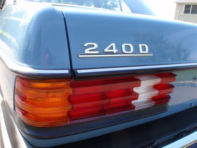 1982 Mercedes-Benz 240 Base Trim - 6202860 - 23
