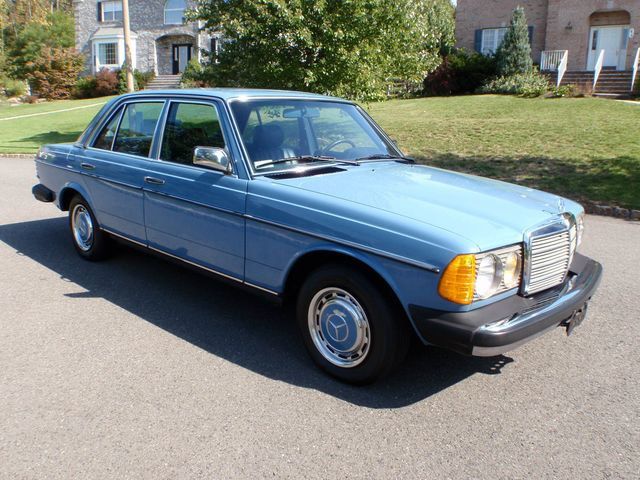 1982 Mercedes-Benz 240 Base Trim - 6202860 - 2