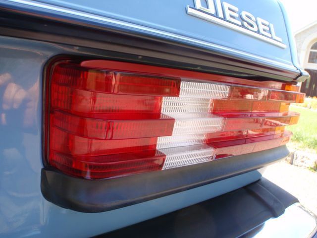 1982 Mercedes-Benz 240 Base Trim - 6202860 - 31