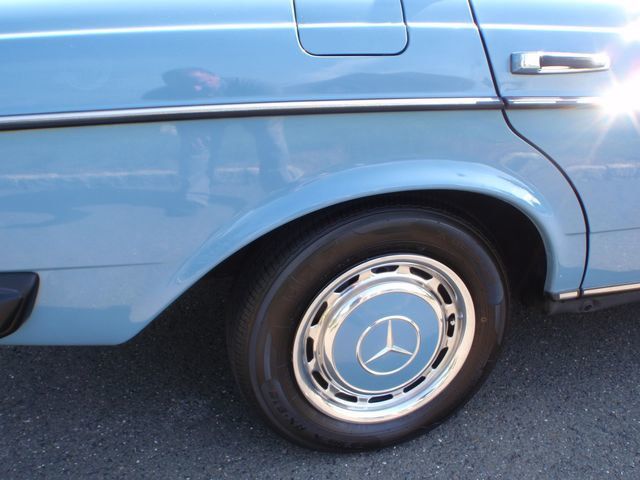 1982 Mercedes-Benz 240 Base Trim - 6202860 - 33