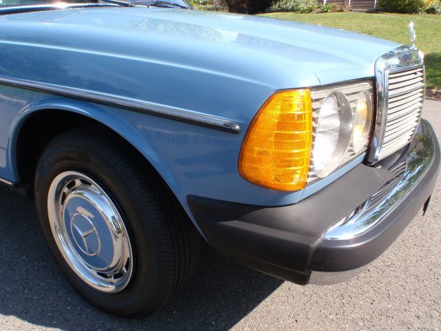 1982 Mercedes-Benz 240 Base Trim - 6202860 - 38