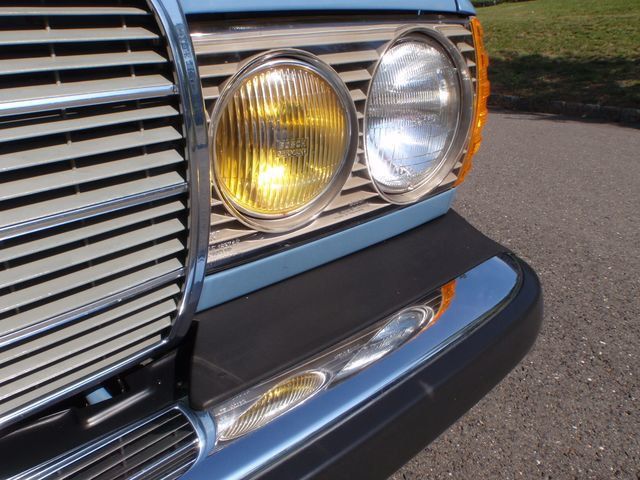 1982 Mercedes-Benz 240 Base Trim - 6202860 - 6
